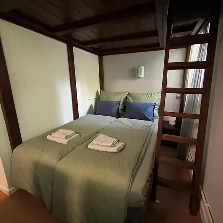 Under The Castle בודפשט